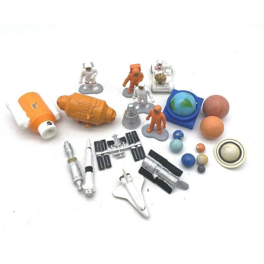 Safari NASA Astronauts Figures Planets and Accessories Toy Figures